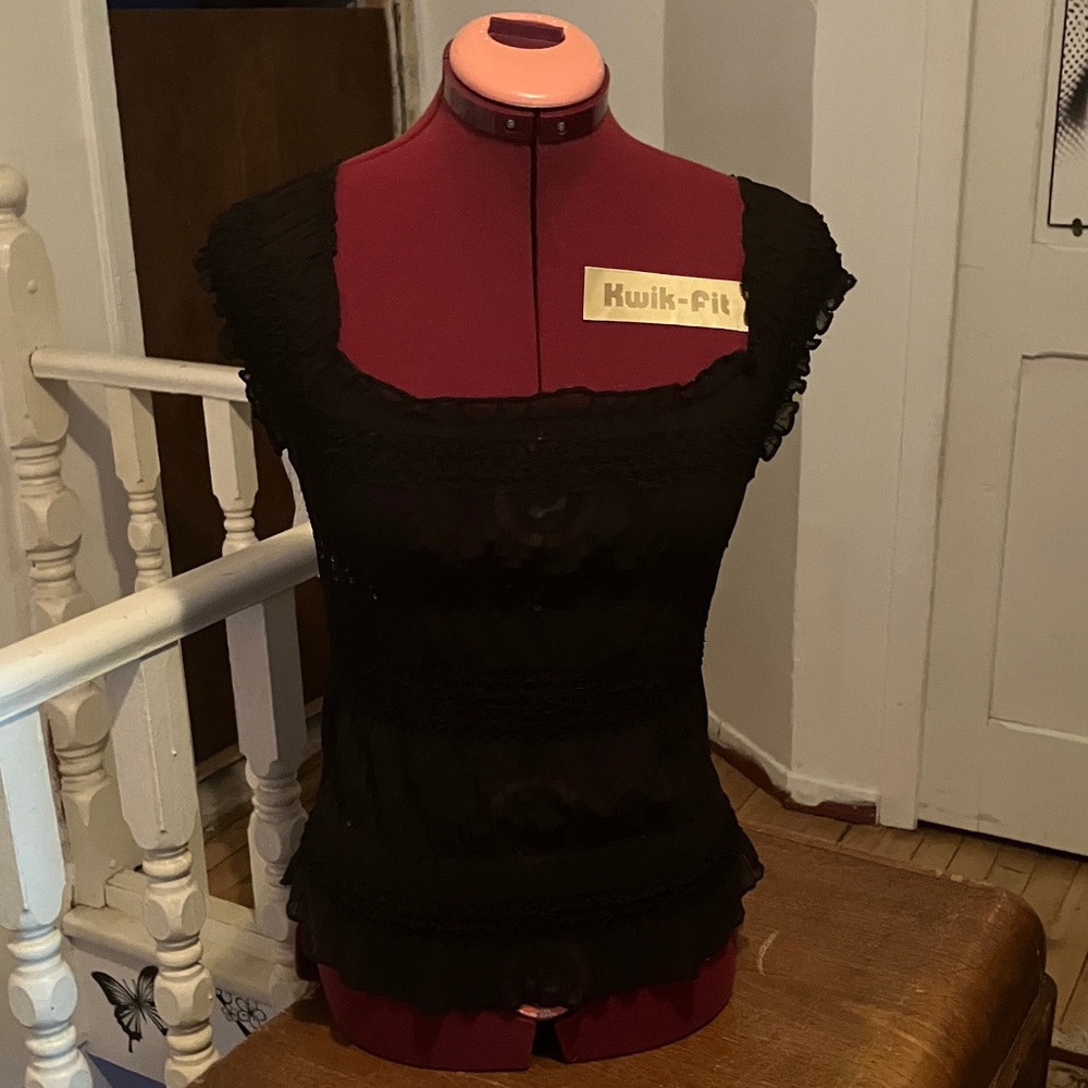 Black Lace Cap Sleeve Top 3/25$